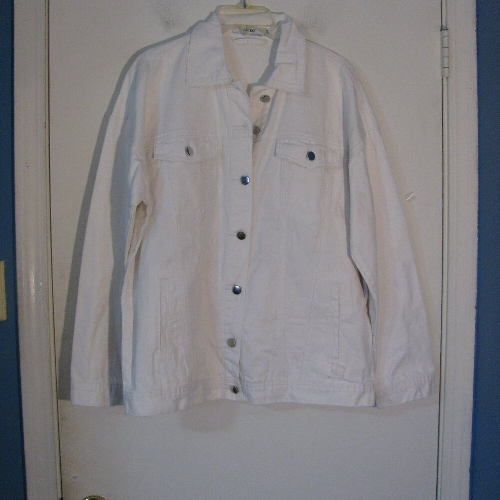 Just Fab White Denim Jacket Medium NWT Light Distressing Button Up Heavyweight